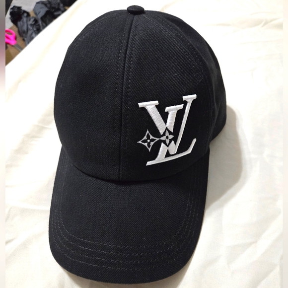 Louis Vuitton LV Smash Cap Black EUC - Picture 1 of 4